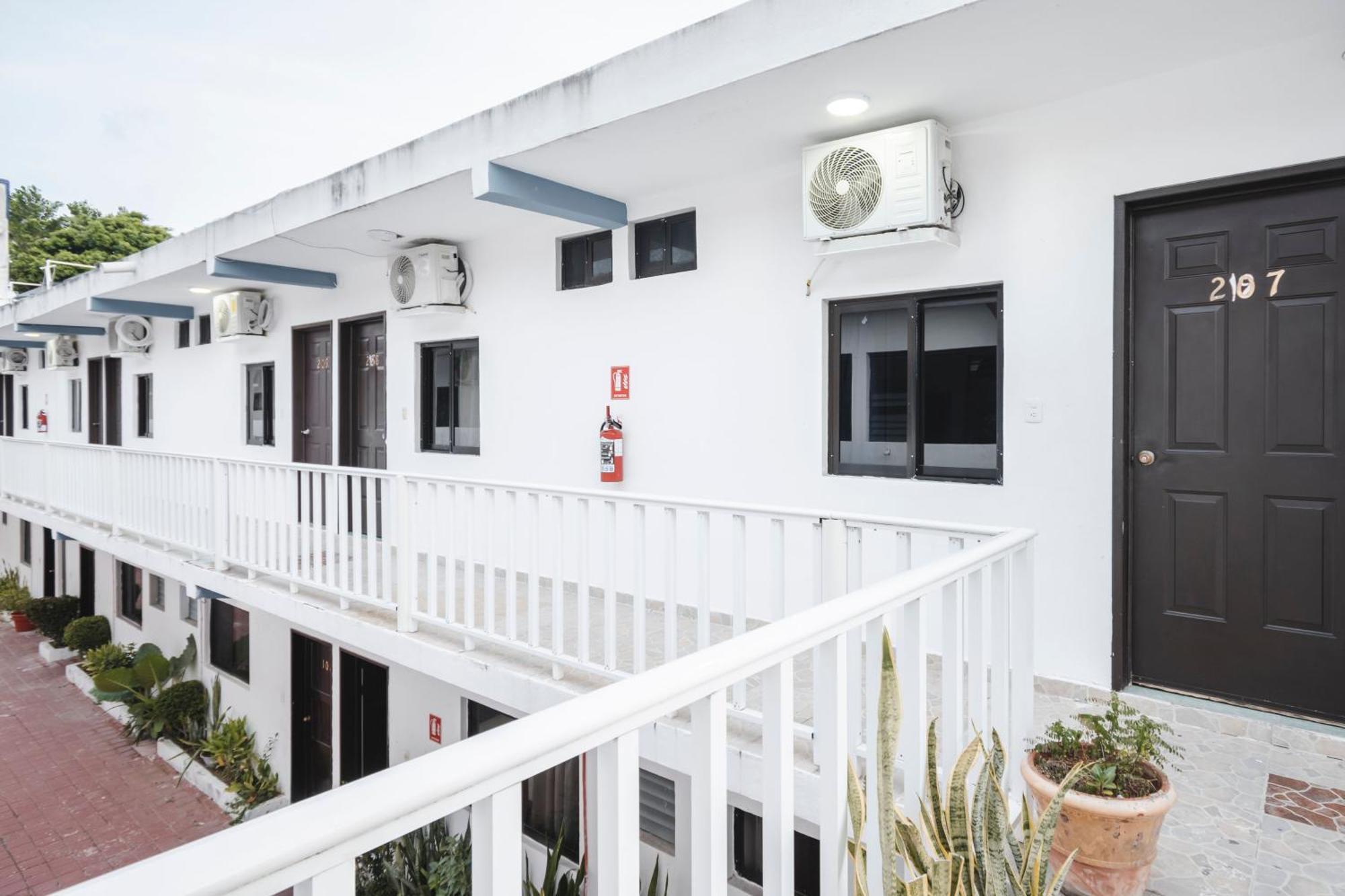 Hotel Quiam Playa del Carmen Exteriör bild